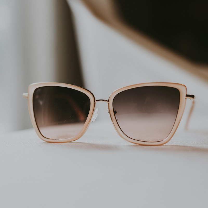 Lentes cat-eye nude