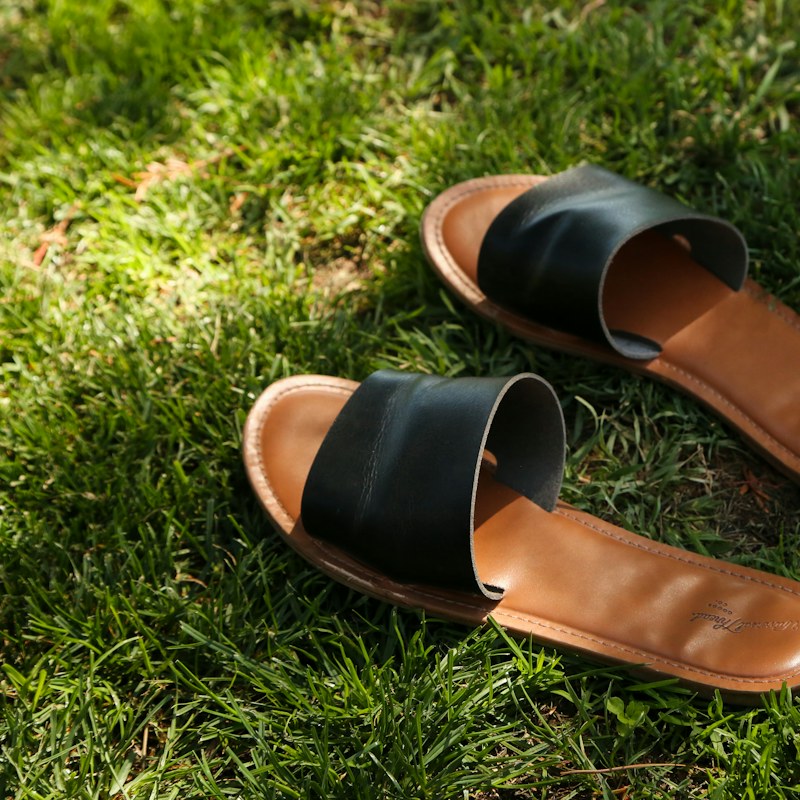 Sandalia slide negra