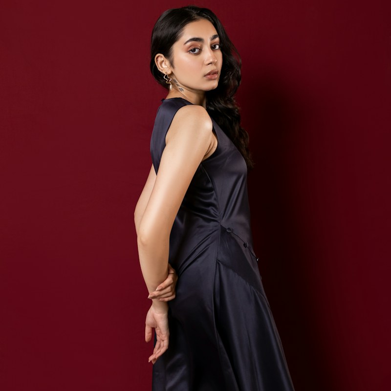 Vestido satinado negro