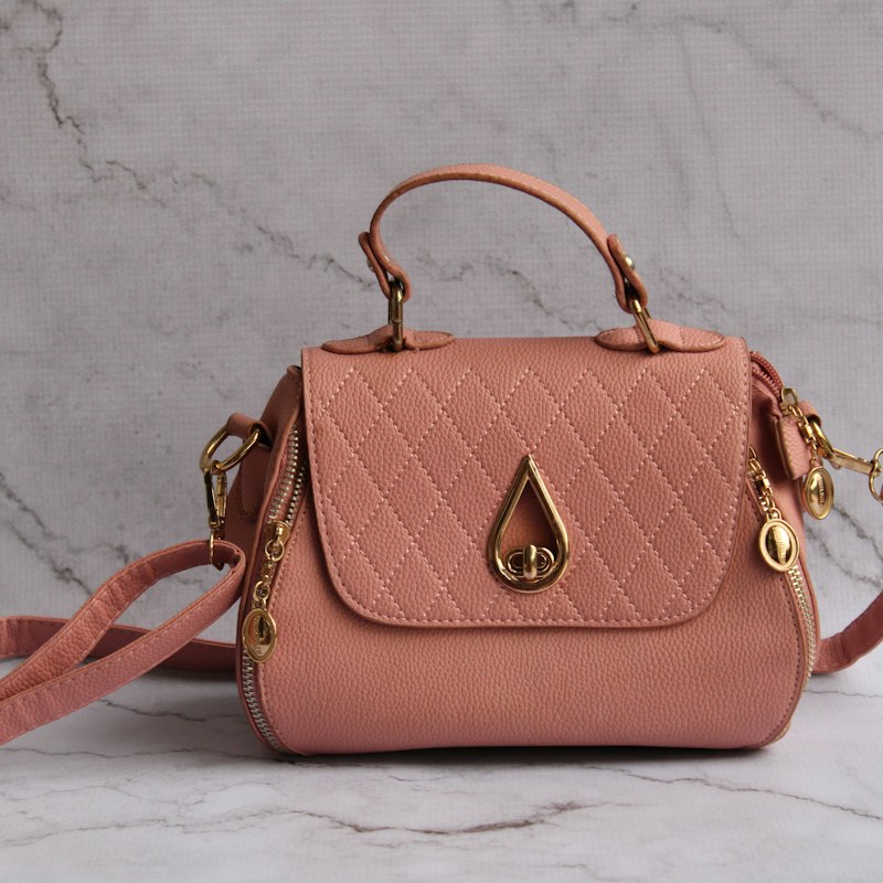 Cartera acolchada rosa