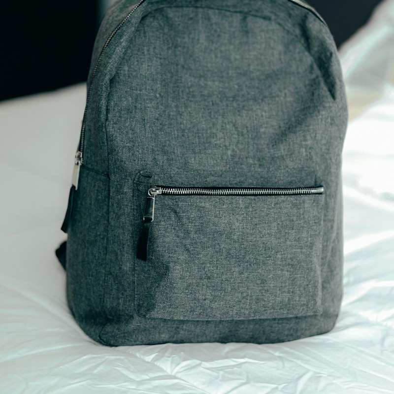 Mochila verde gris