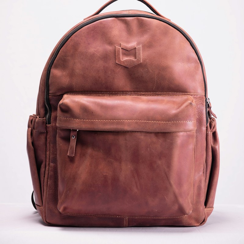 Mochila de cuero marrón